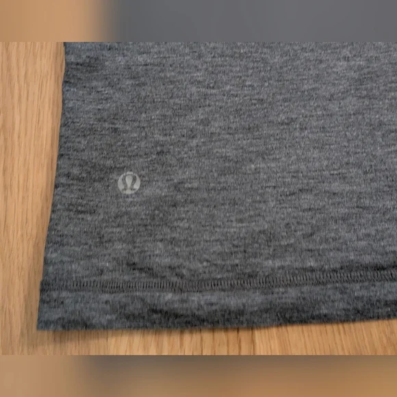 Lululemon Protean Men's Active Short  T-shirt Tee Size S Dark Gray Performance - Picture 6 of 8